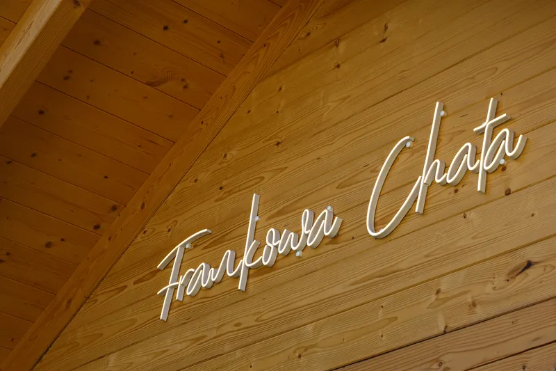 Frankowa Chata – napis